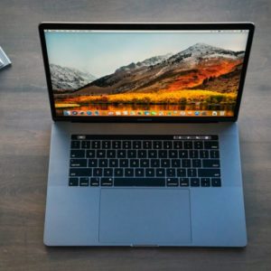 Apple Macbook Pro 15″ A1990 Mr932ll/a Mid-2018 Retina True Tone Laptop