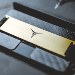 Tech Nuggets – Carbon Fibre Wallet Money Clip And Credit Card Holder – Black Gold