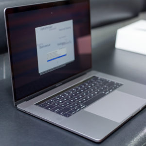 Apple Macbook Pro Laptop Mlh32 Touch Bar
